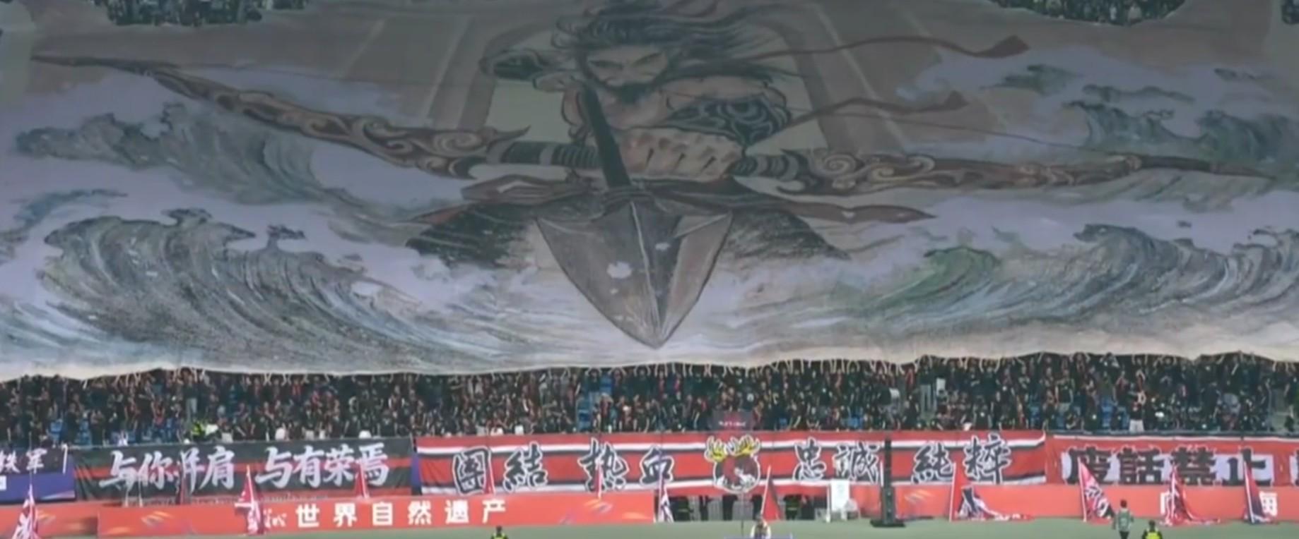 开云-鹿王vs霸王，盐城队球迷展开2300平米巨幅“后羿射日”Tifo